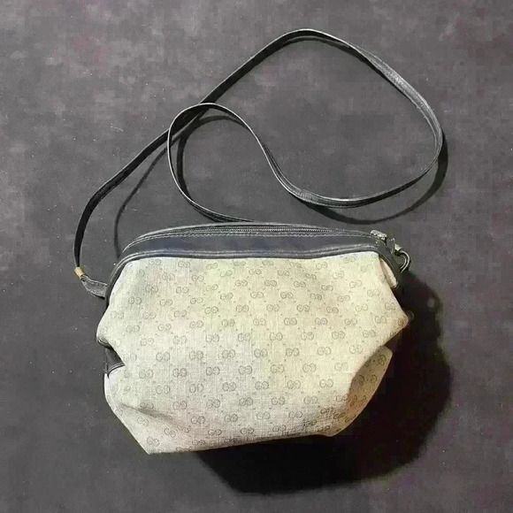 Vintage 70s/80s Gucci Authentic Barrel Crossbody Micro GG Mini Bag 007-115-5770 - Picture 2 of 16